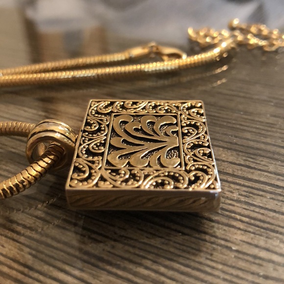 Vintage Gold-tone Snake Chain with Rectangle Filigree Pendant - Picture 6 of 13
